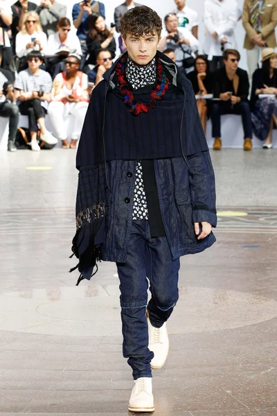 Look 15